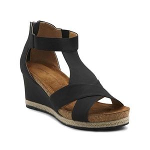 NWT: Treat Your Feet to a Trendy Style: Adrienne Vittaini - Wedge Sandal